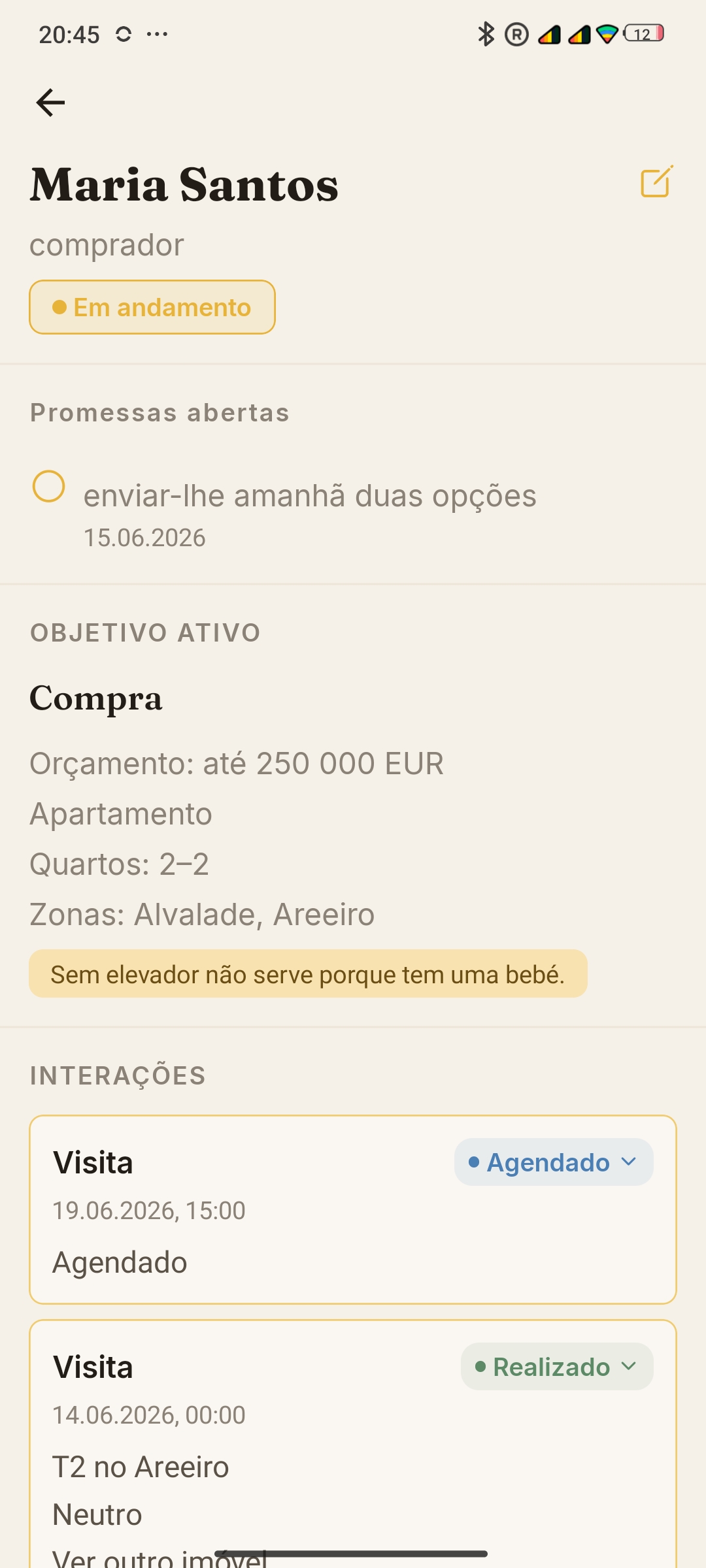 Ficha de cliente preenchida: objetivo, orçamento, zonas, restrições e histórico de visitas.